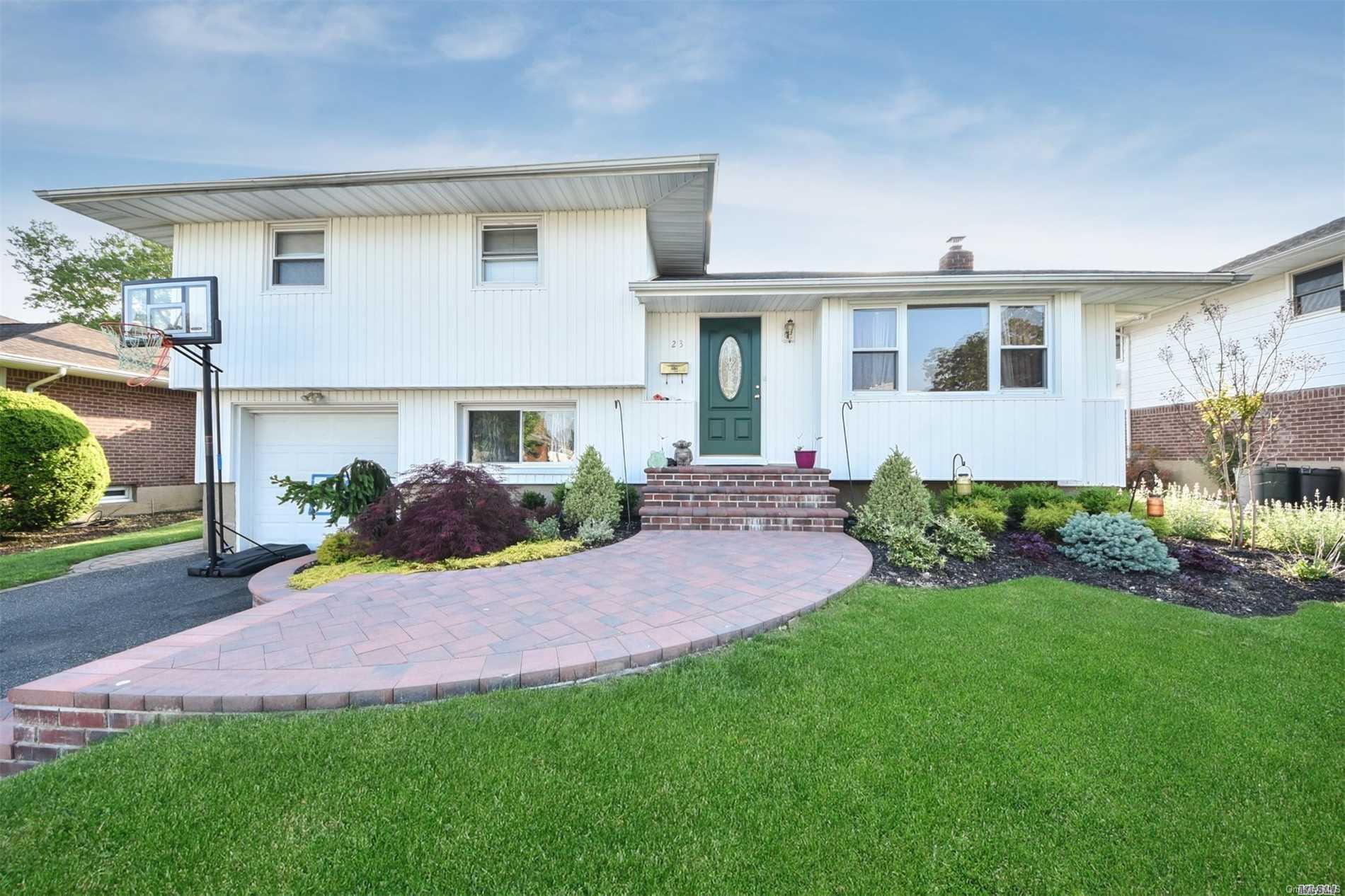 23 Wayne Drive, Oyster Bay