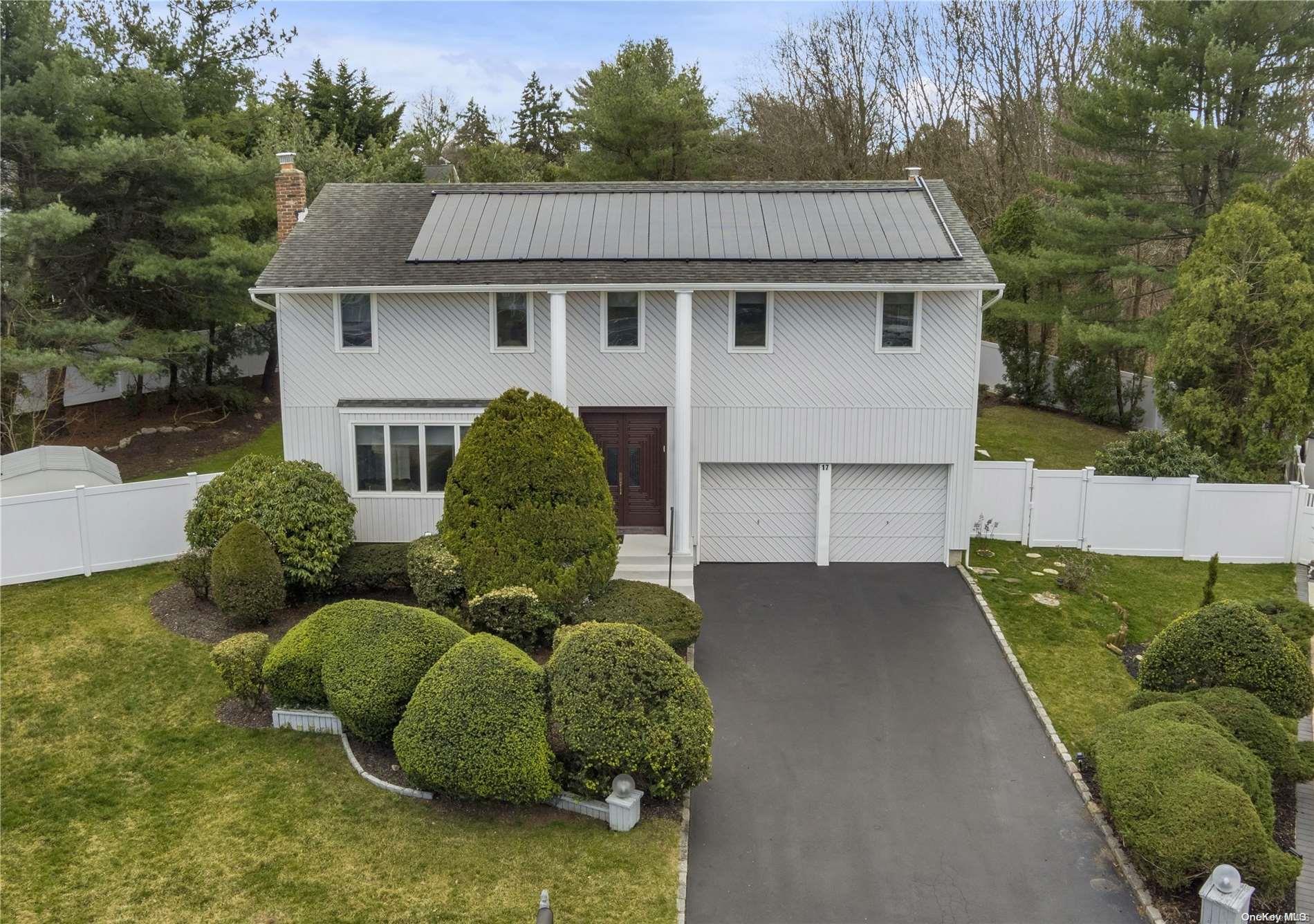 17 Maxwell Court, Oyster Bay