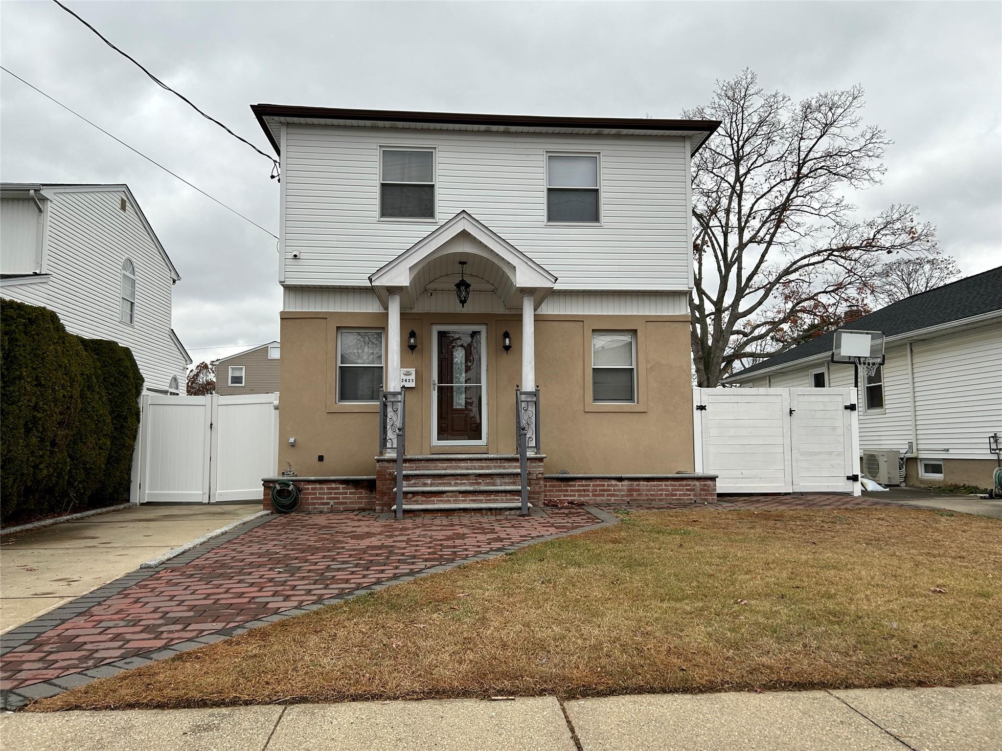 2427 Gladmore Street, Hempstead