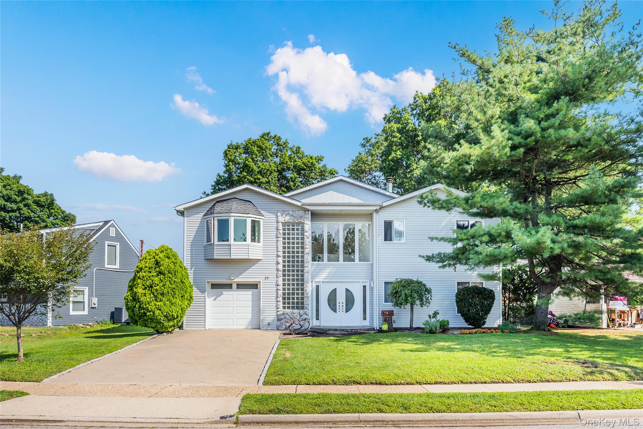 19 Wayside Lane, Hempstead