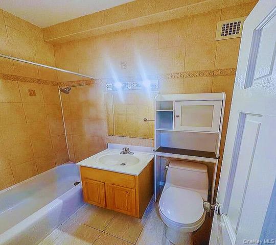 61-20 Grand Central Parkway Unit B1501, Forest Hills NY 11375