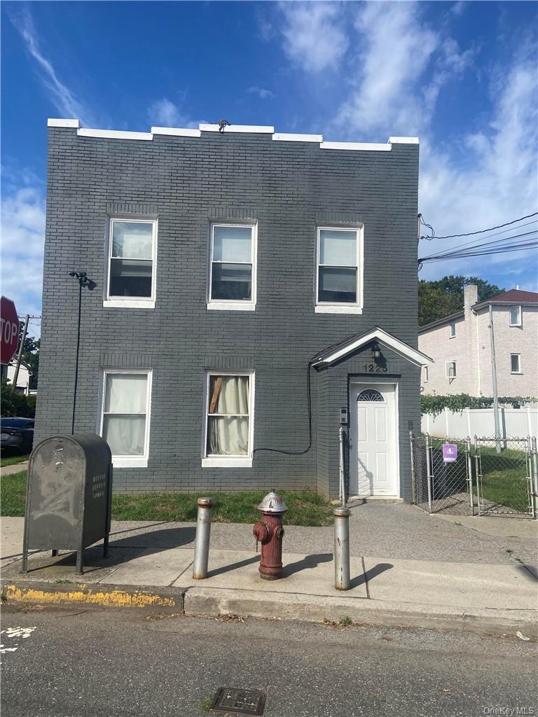 1225 Hollywood Avenue, Bronx NY 10461
