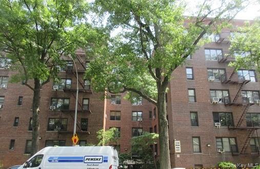2244 Bronx Park E Unit 6L, Bronx NY 10467