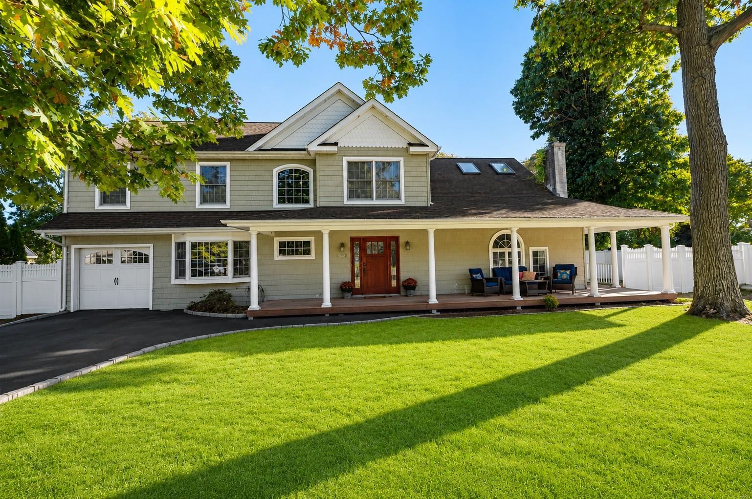 43 Hollins Lane, East Islip NY 11730