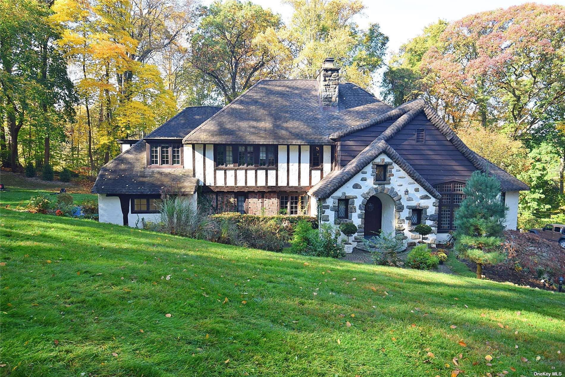 539 Manhasset Woods Road, Manhasset NY 11030