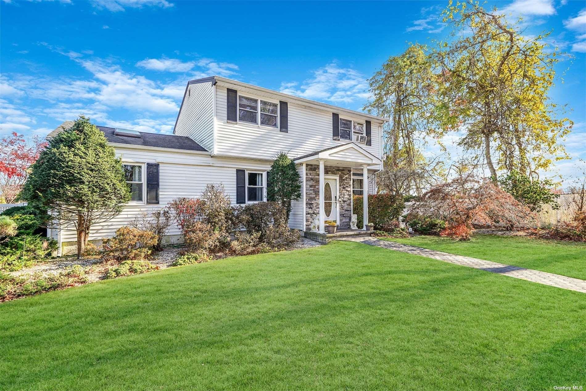 10 Marchant Drive, Saint James NY 11780