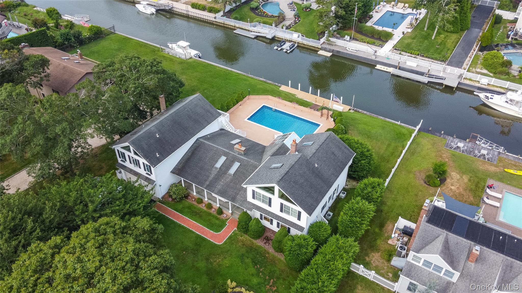 20 Oak Lane, Hampton Bays NY 11946