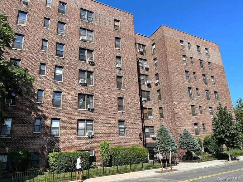 84-23 Manton Street Unit 4A, Briarwood NY 11435