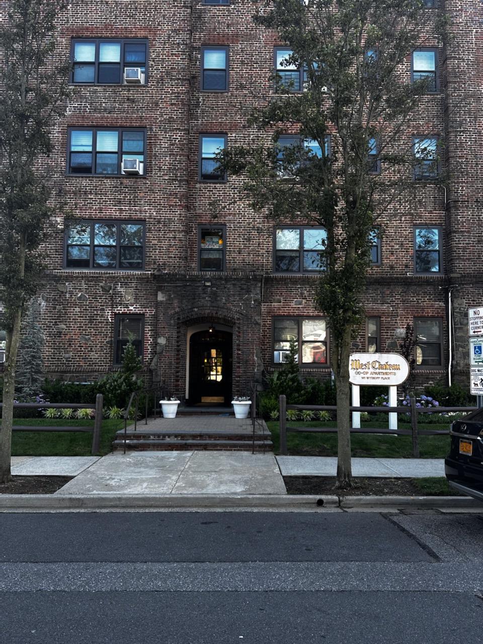 141 Wyckoff Place Unit 1F, Woodmere NY 11598