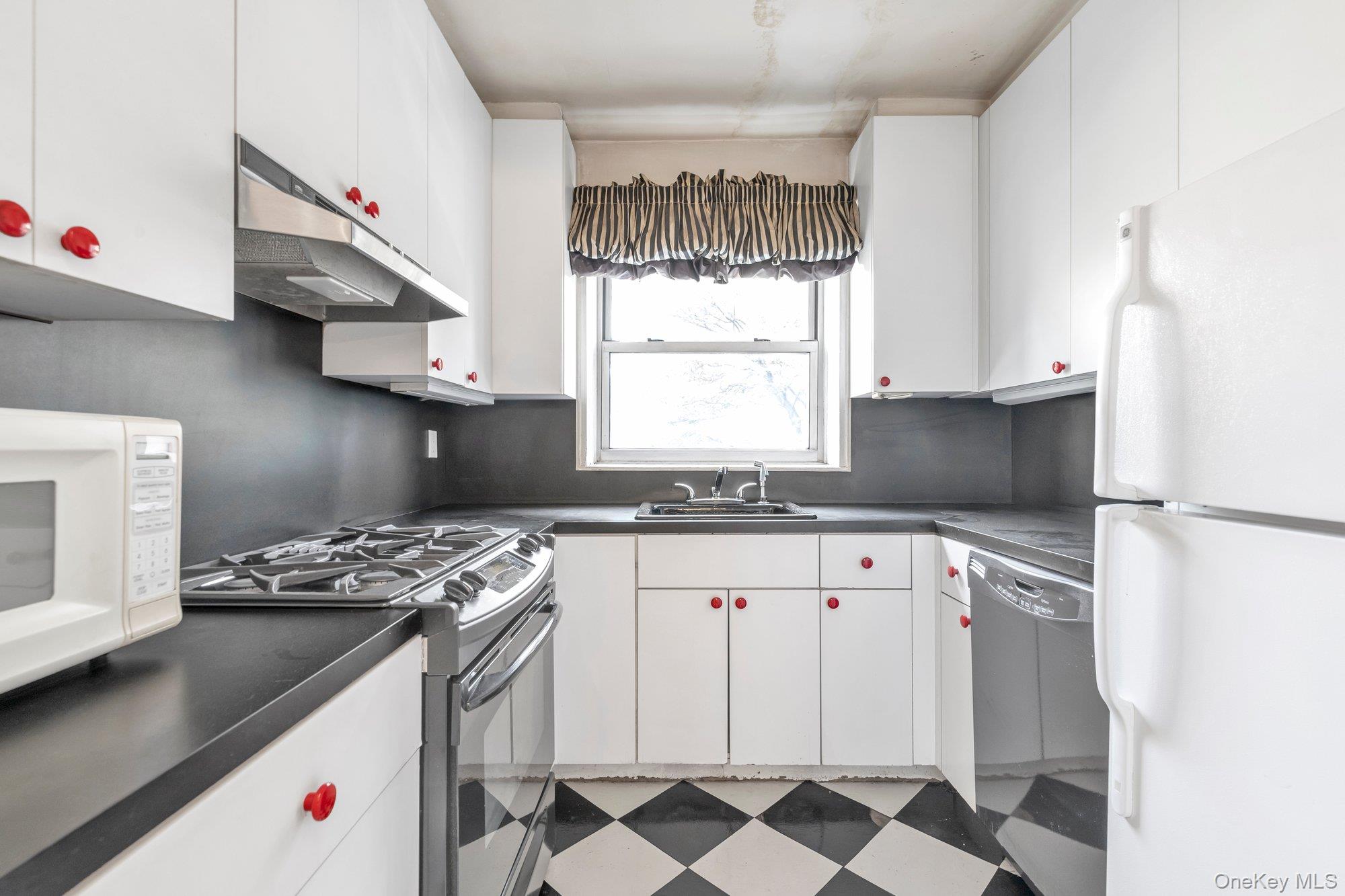68-61 Yellowstone Boulevard Unit 519, Forest Hills NY 11375