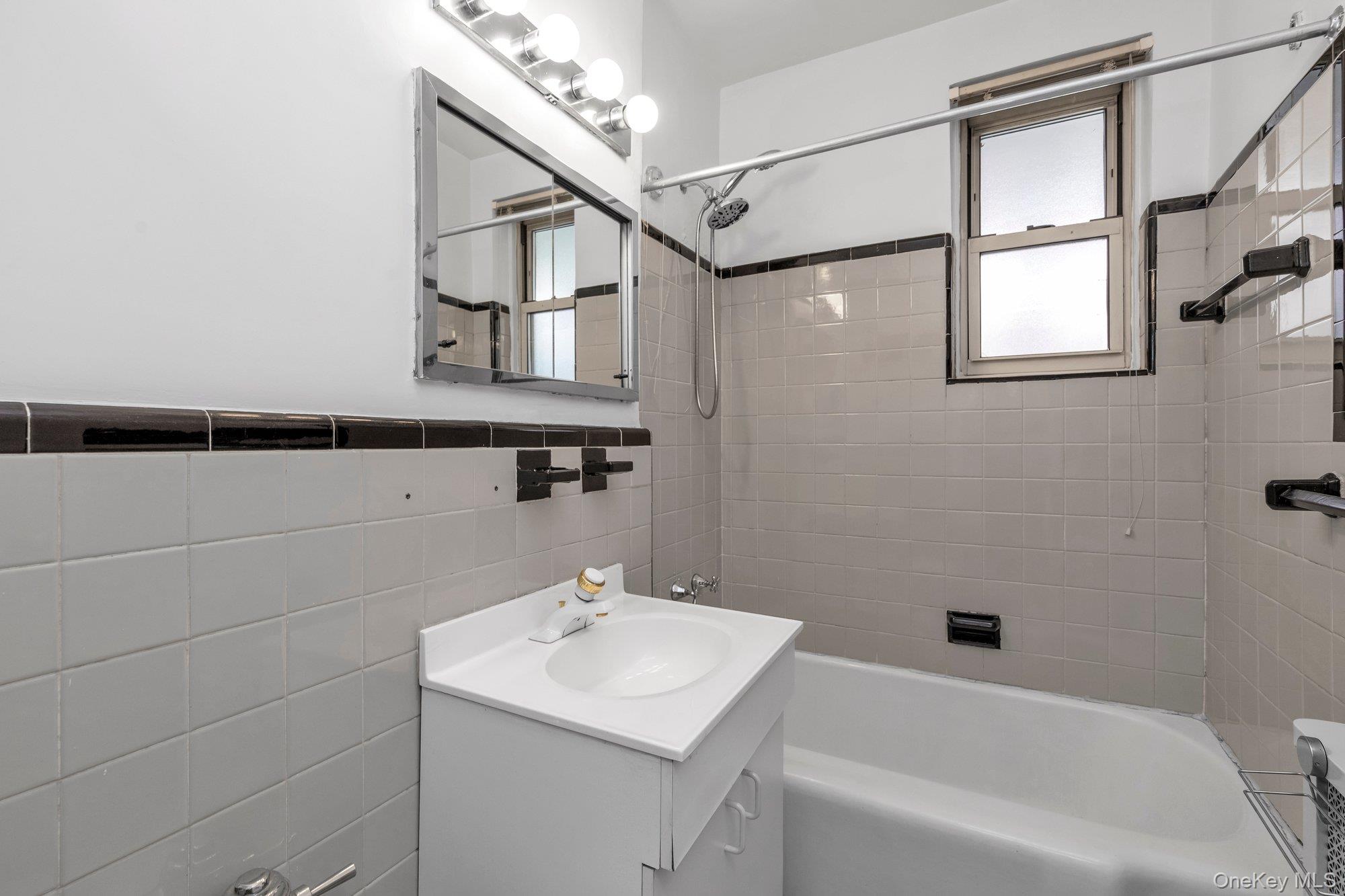 68-61 Yellowstone Boulevard Unit 519, Forest Hills NY 11375