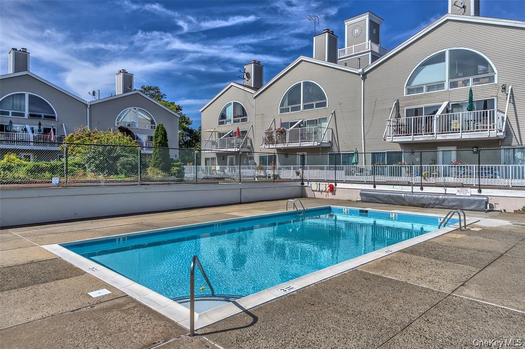18 Windward Lane Unit 17, Bronx NY 10464
