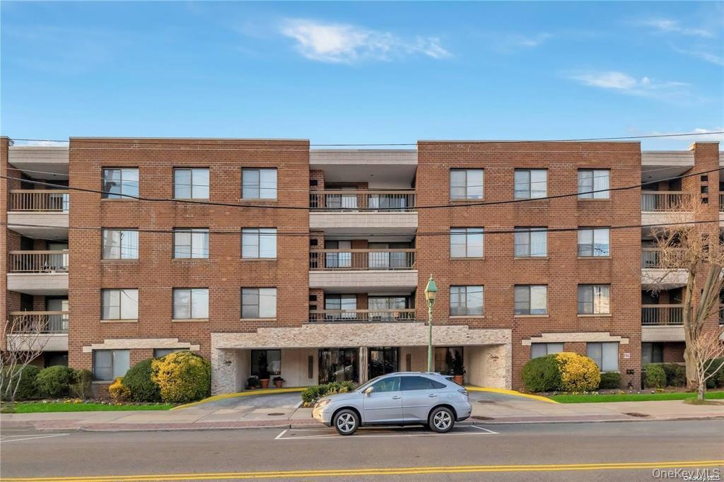 376 Central Avenue Unit 3-V, Lawrence NY 11559