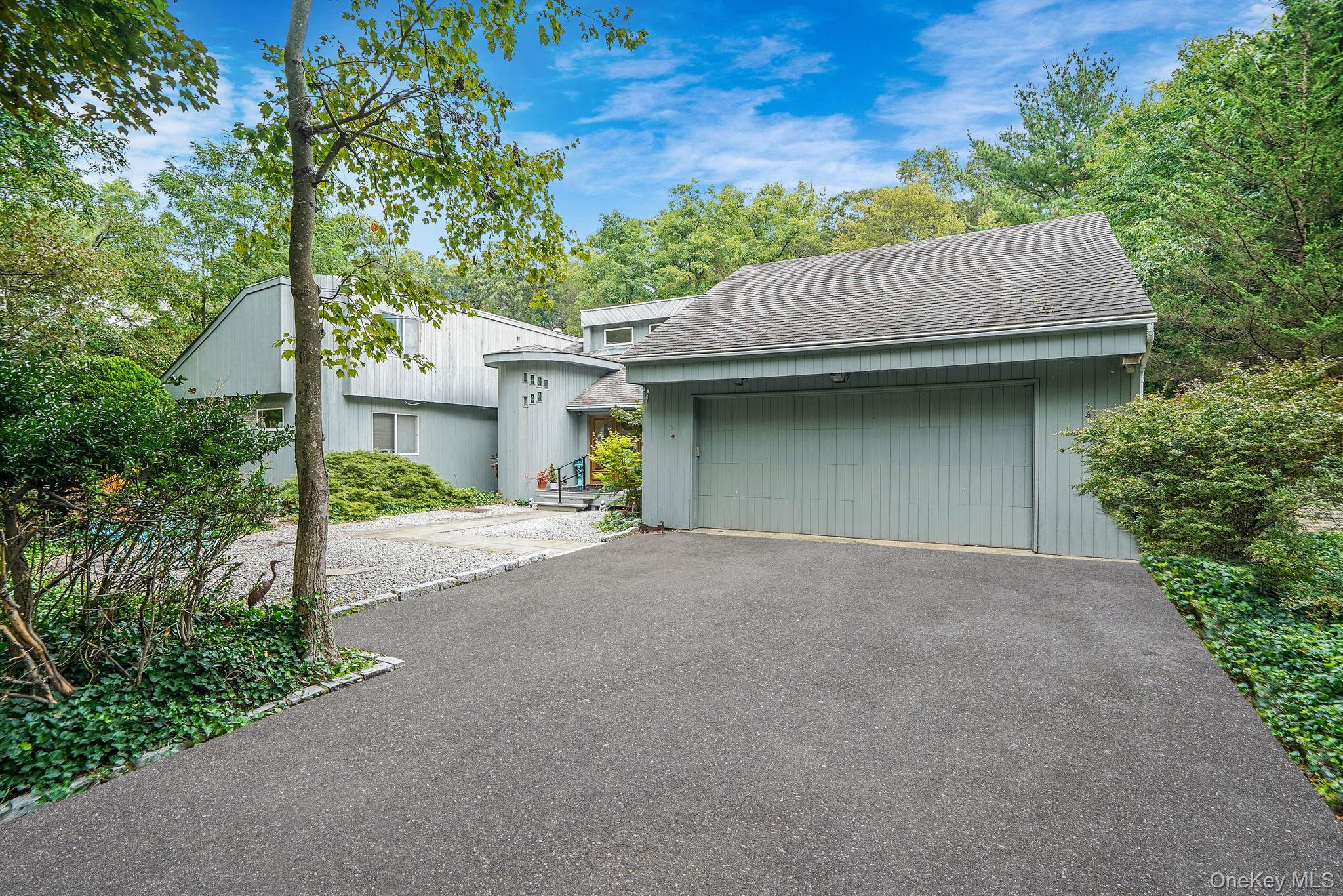 271 Bread And Cheese Hollow Road, Northport NY 11768
