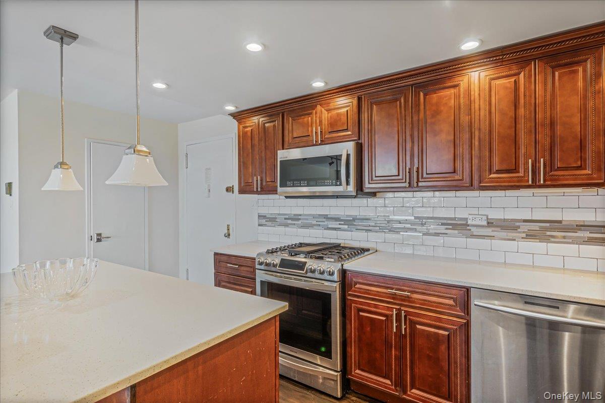 18-15 215th Street Unit 10 P, Bayside NY 11360