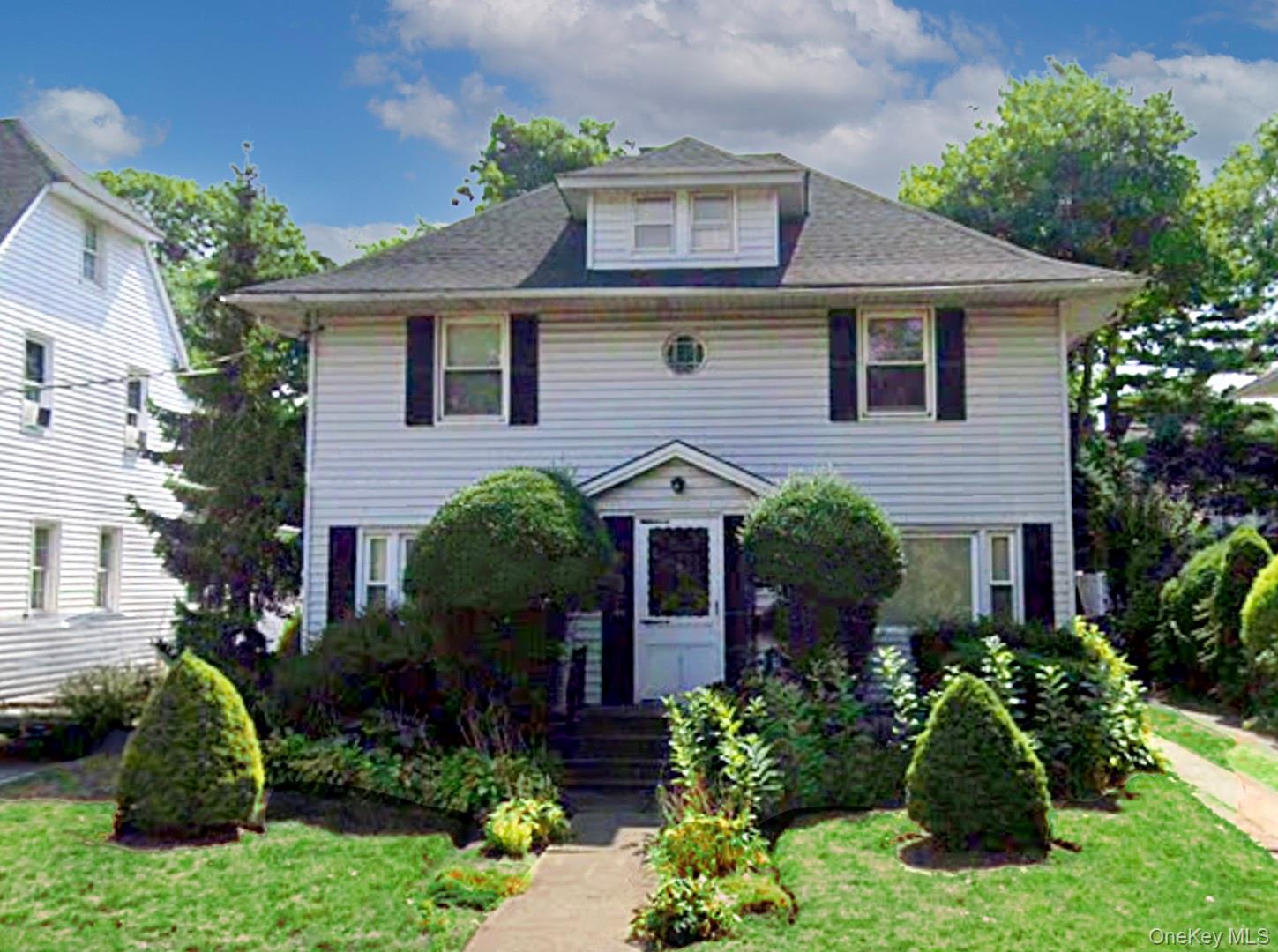 65 Lakeside Drive, Rockville Centre NY 11570