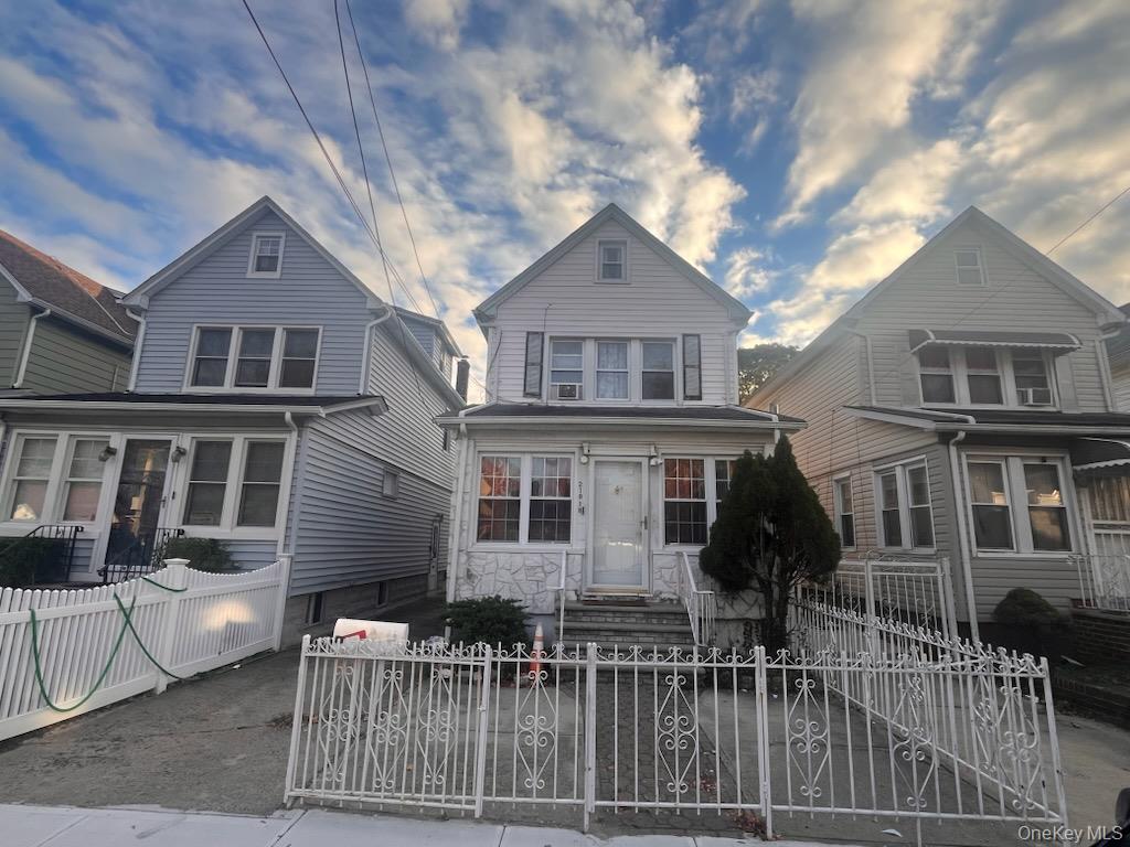 21818 118th Avenue, Cambria Heights NY 11411