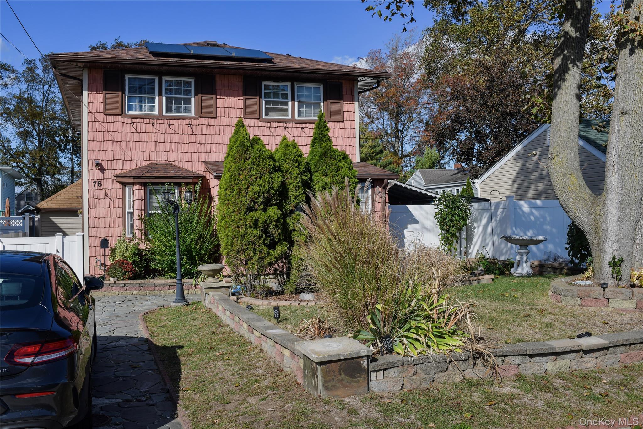 76 E Hollywood Avenue, Lindenhurst NY 11757
