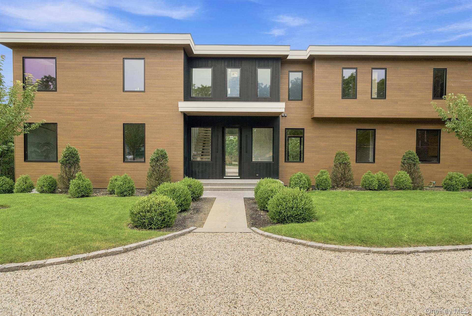 207 Middle Line Highway, Southampton NY 11968