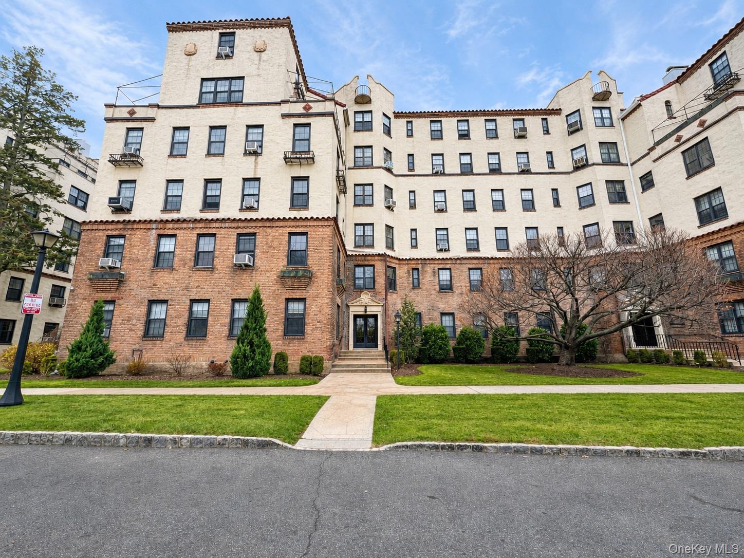 1273 North Avenue Unit 1G. Entry 3, New Rochelle NY 10804