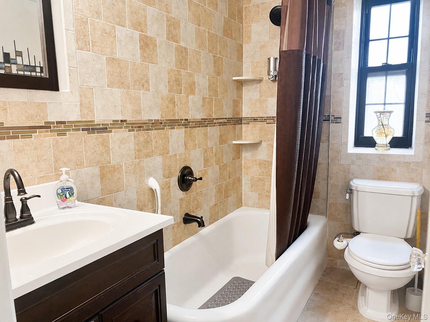 1273 North Avenue Unit 1G. Entry 3, New Rochelle NY 10804