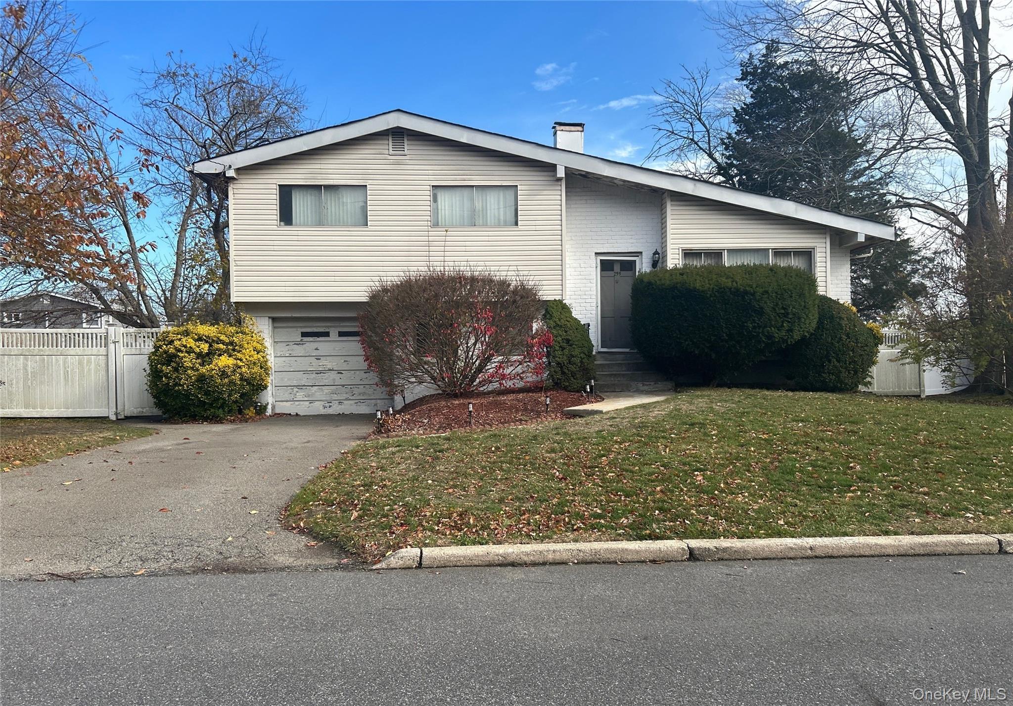 259 W 24th Street, Deer Park NY 11729