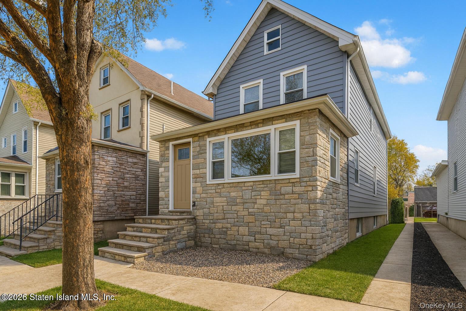13 Laforge Ave, Staten Island NY 10302