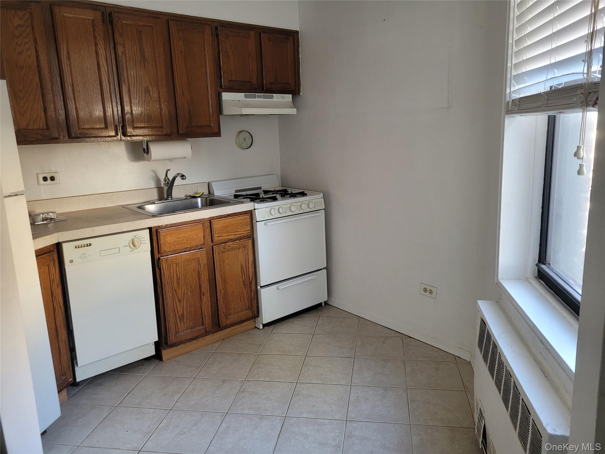 43-25 Douglaston Parkway Unit 4J, Douglaston NY 11363