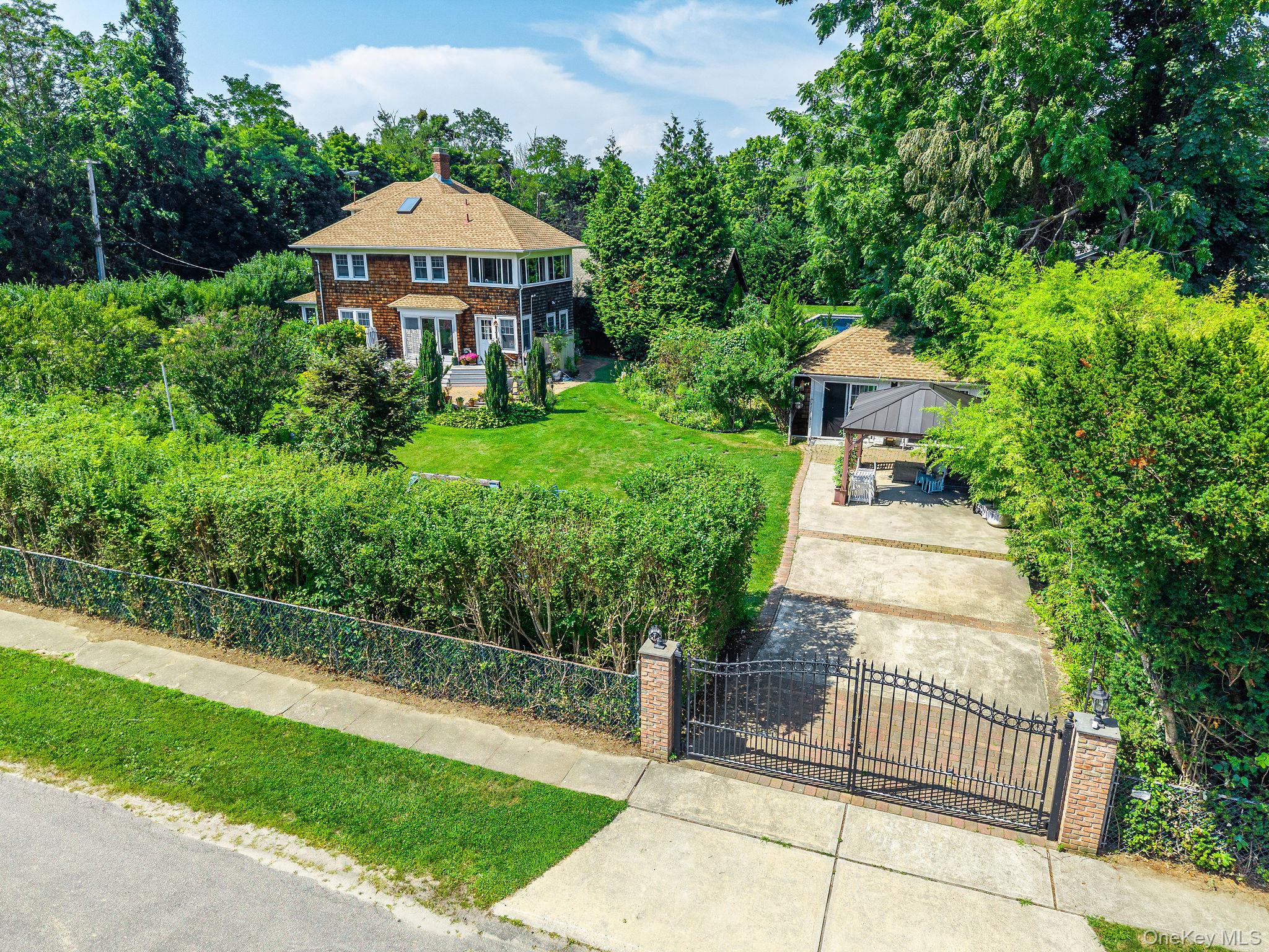 1025 9th Street, Greenport NY 11944
