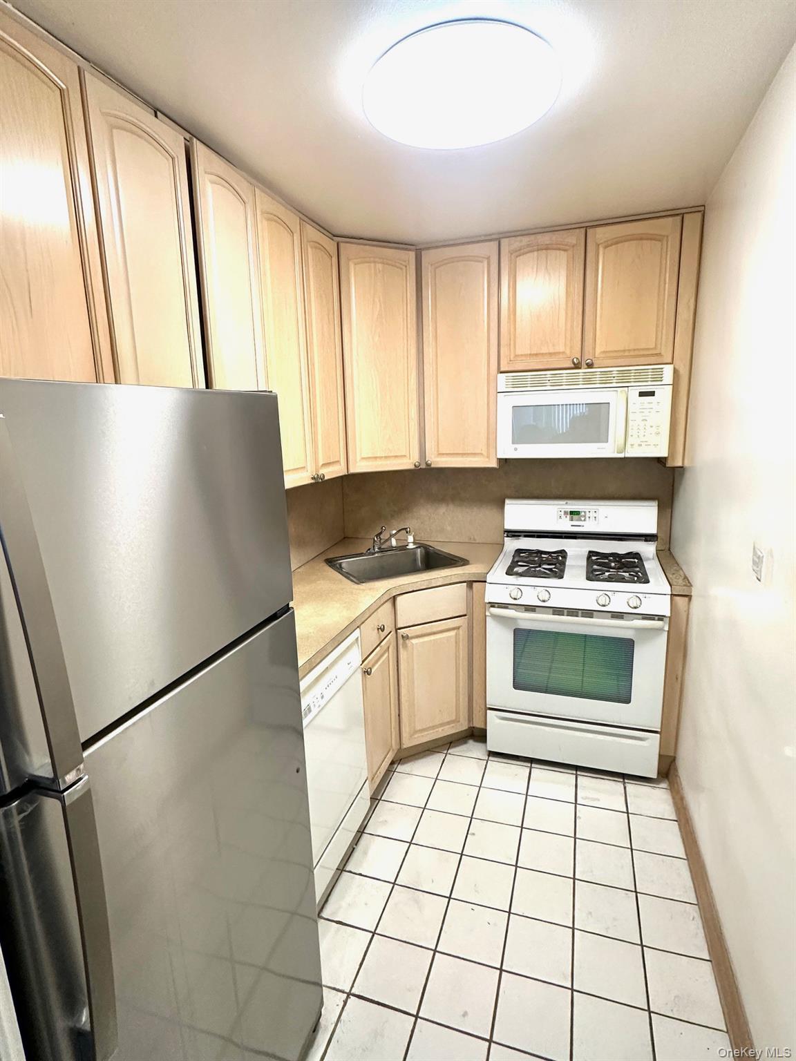 61-20 Grand Central Parkway Unit A1407, Forest Hills NY 11375