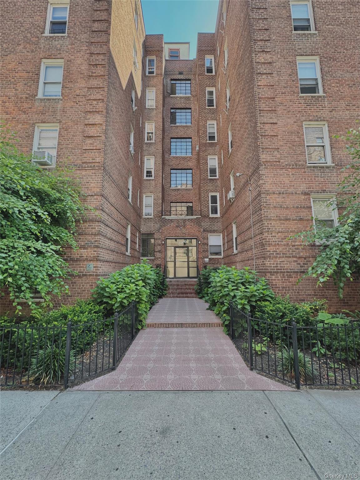 2090 Barnes Avenue Unit 3G, Bronx NY 10462