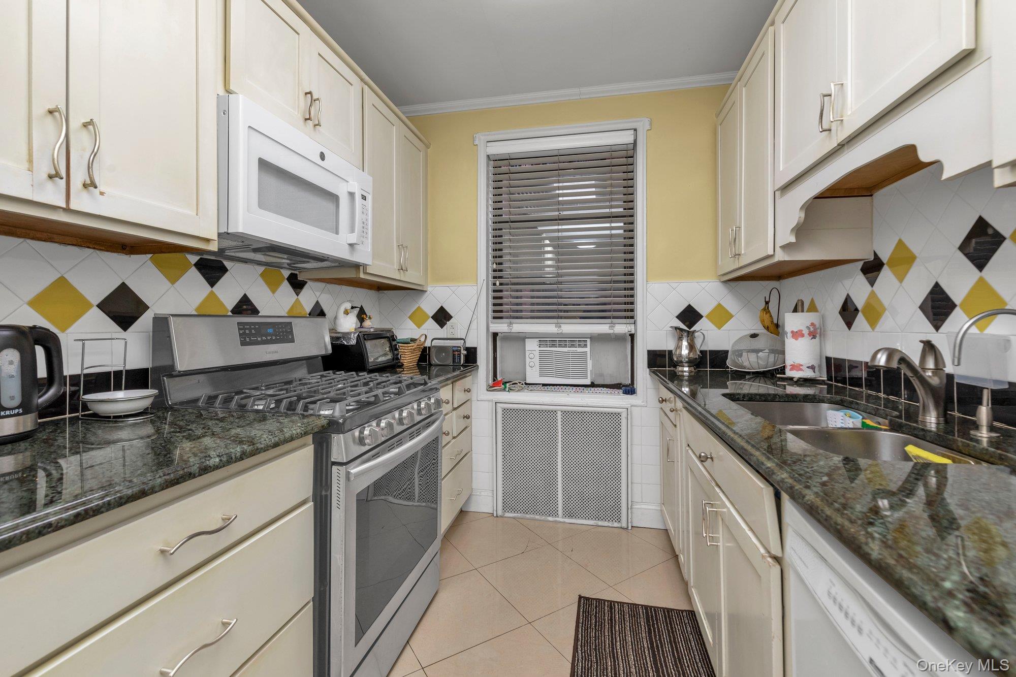 69-10 Yellowstone Boulevard Unit 210, Forest Hills NY 11375