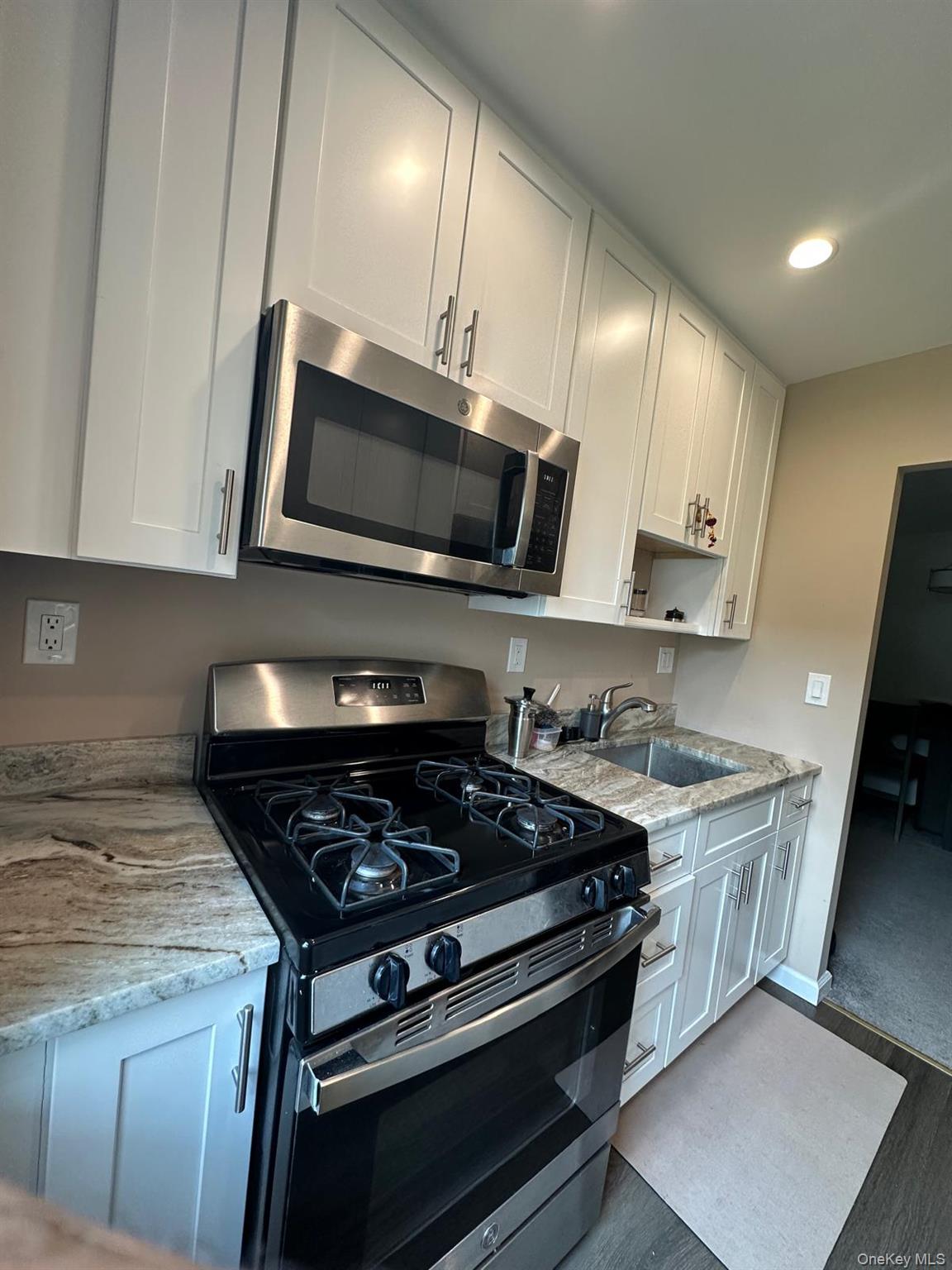 5 Oakdale Manor Unit B14, Suffern NY 10901