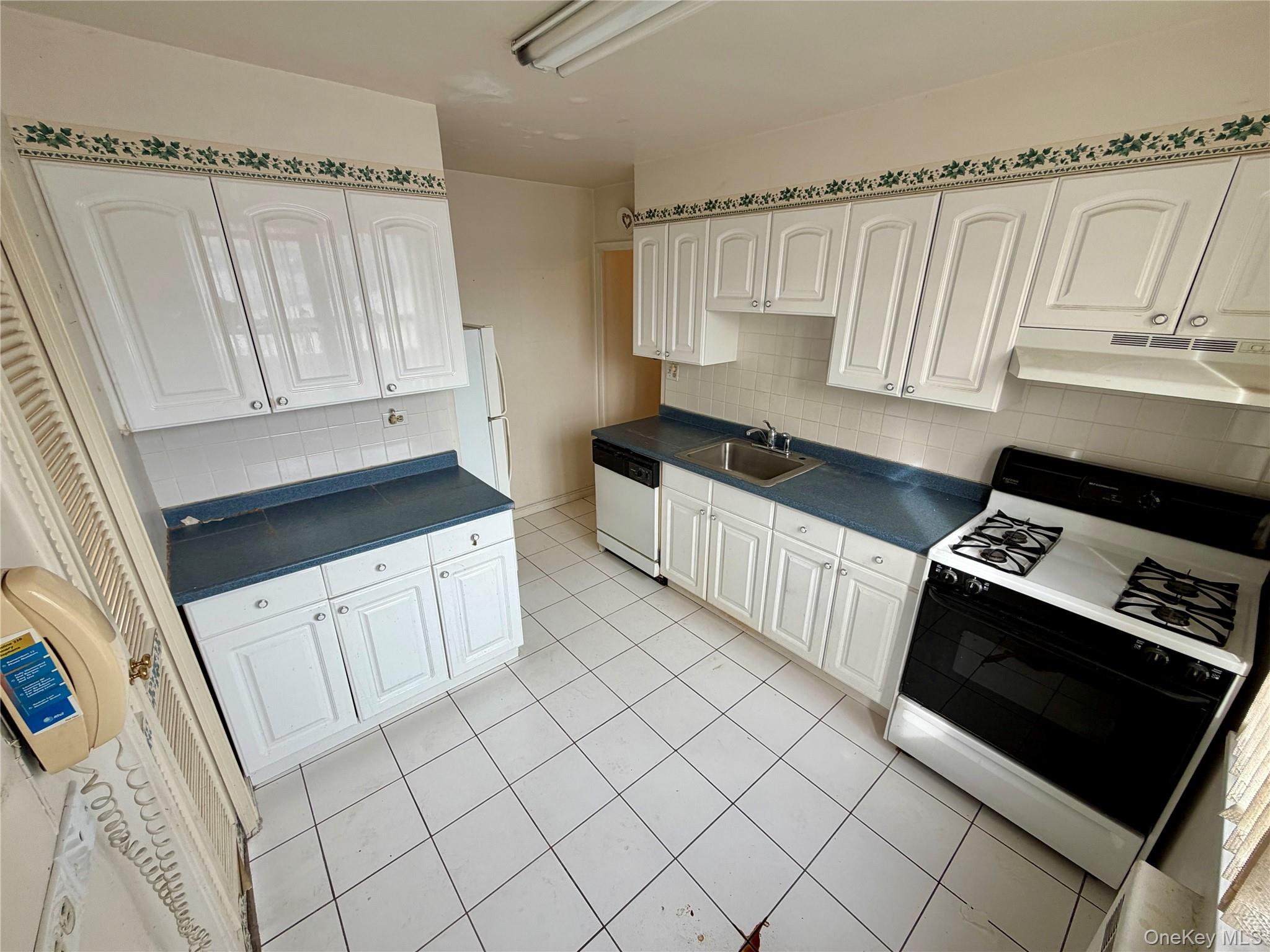 70-25 Yellowstone Boulevard Unit 3H, Forest Hills NY 11375