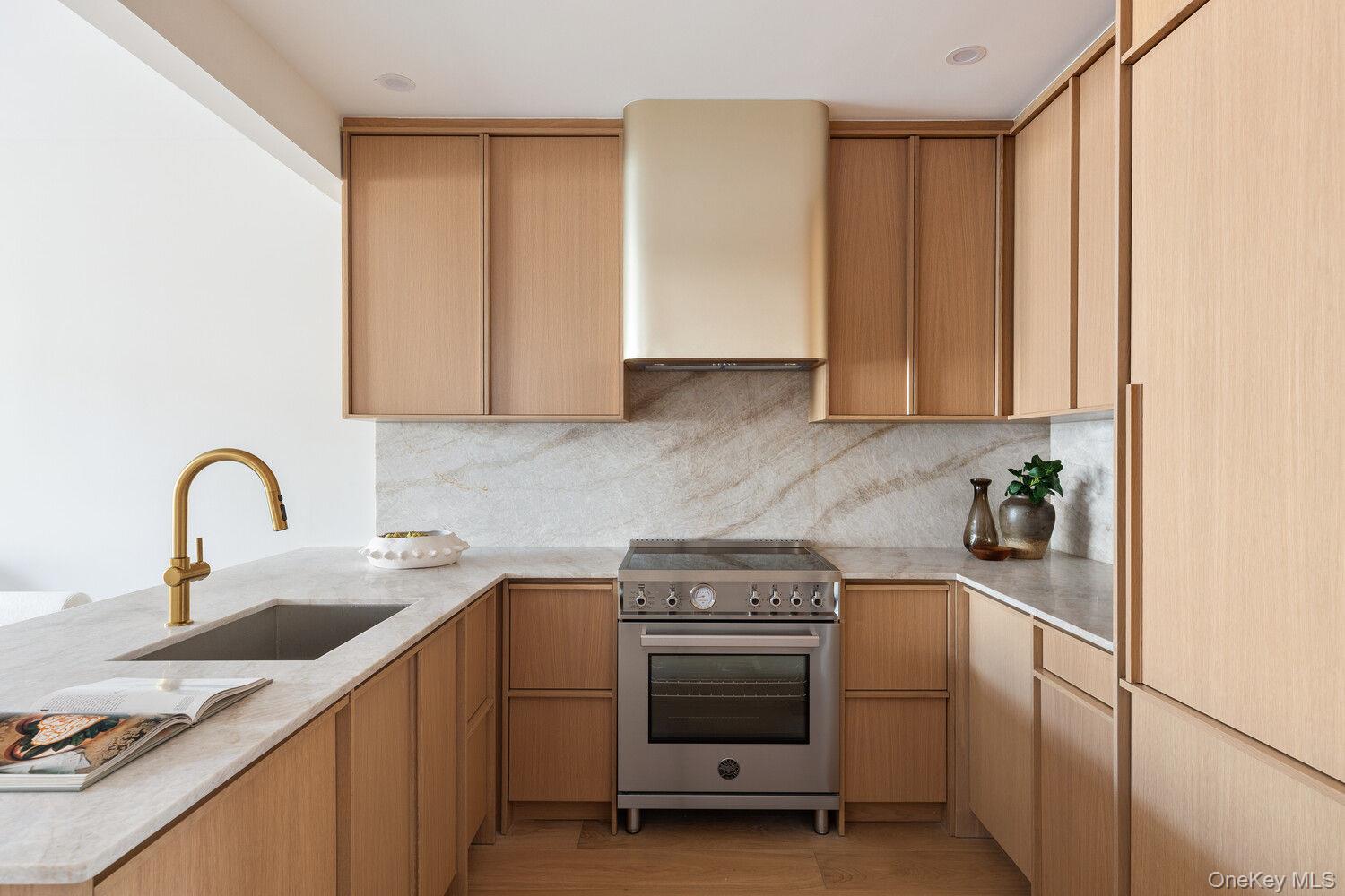 215 CALYER Street Unit 2, Brooklyn NY 11222
