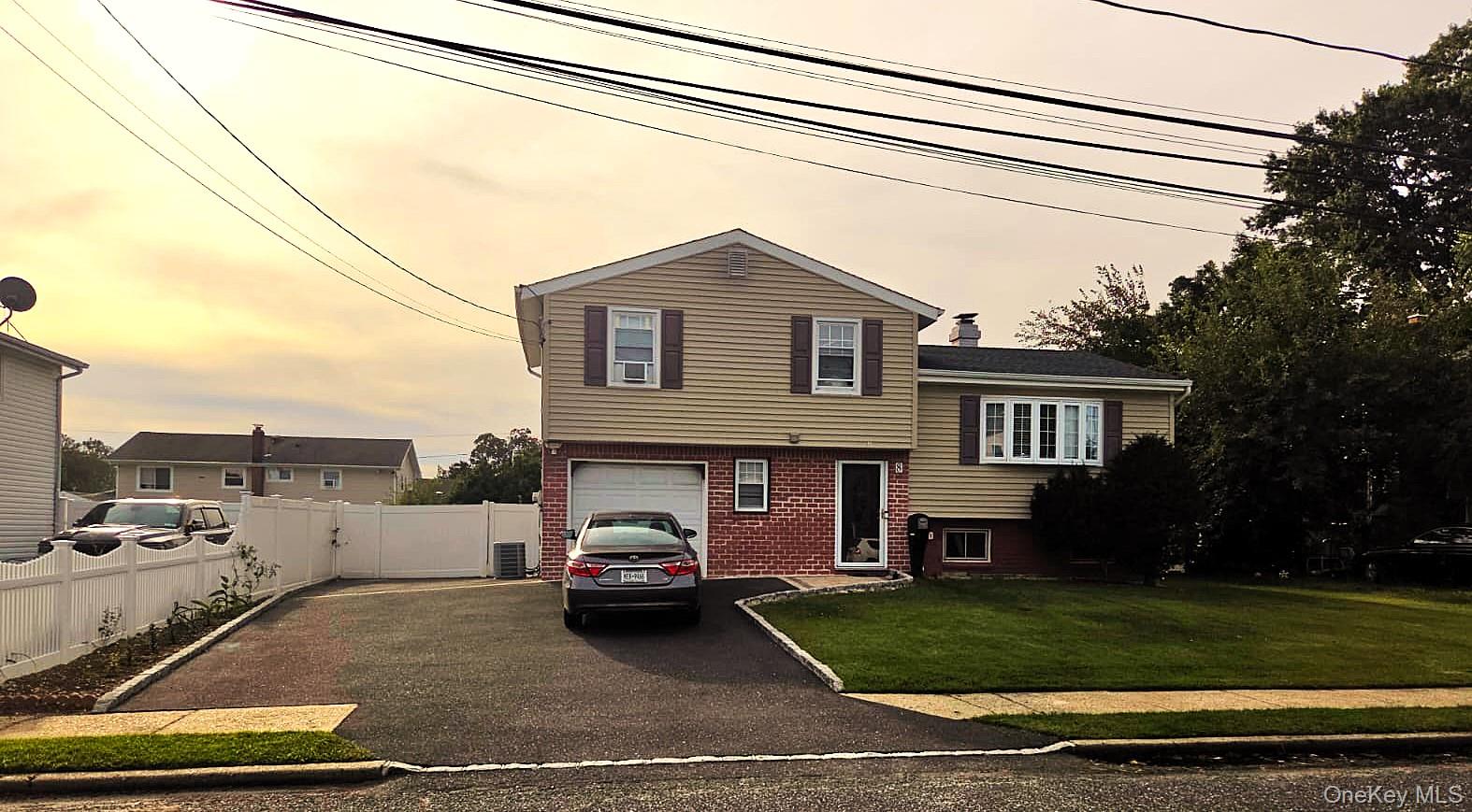8 Speed Street, Brentwood NY 11717