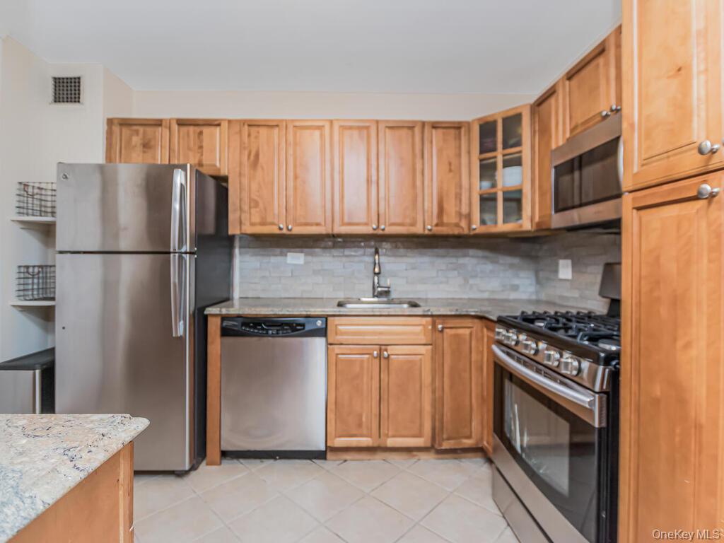 3935 Blackstone Avenue Unit 8A, Bronx NY 10471