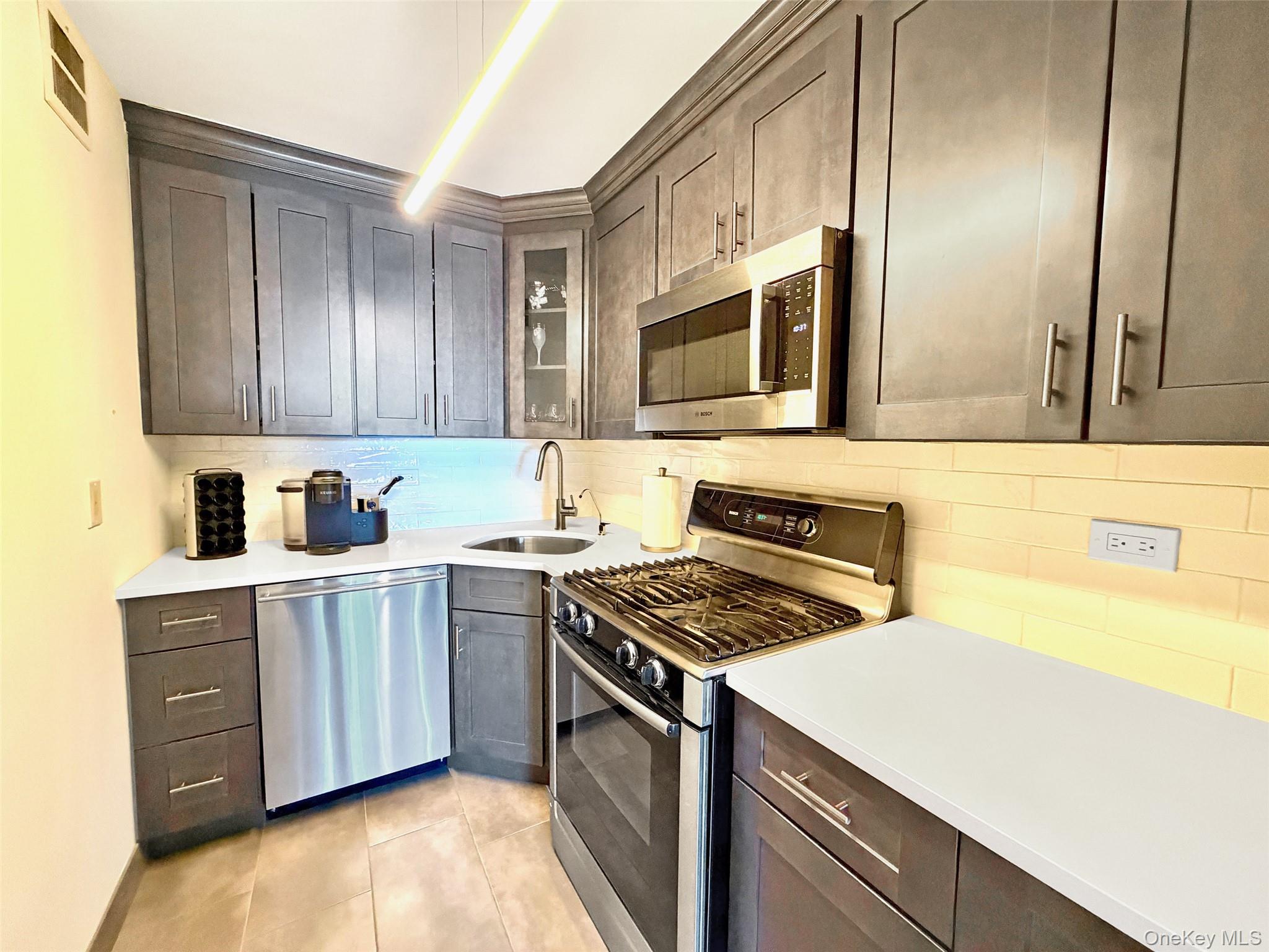 61-20 Grand Central Parkway Unit A1008, Forest Hills NY 11375