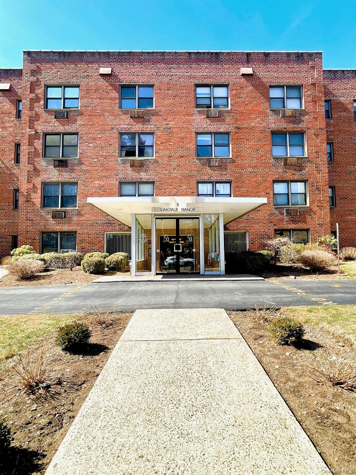 5 Oakdale Manor Unit B18, Suffern NY 10901