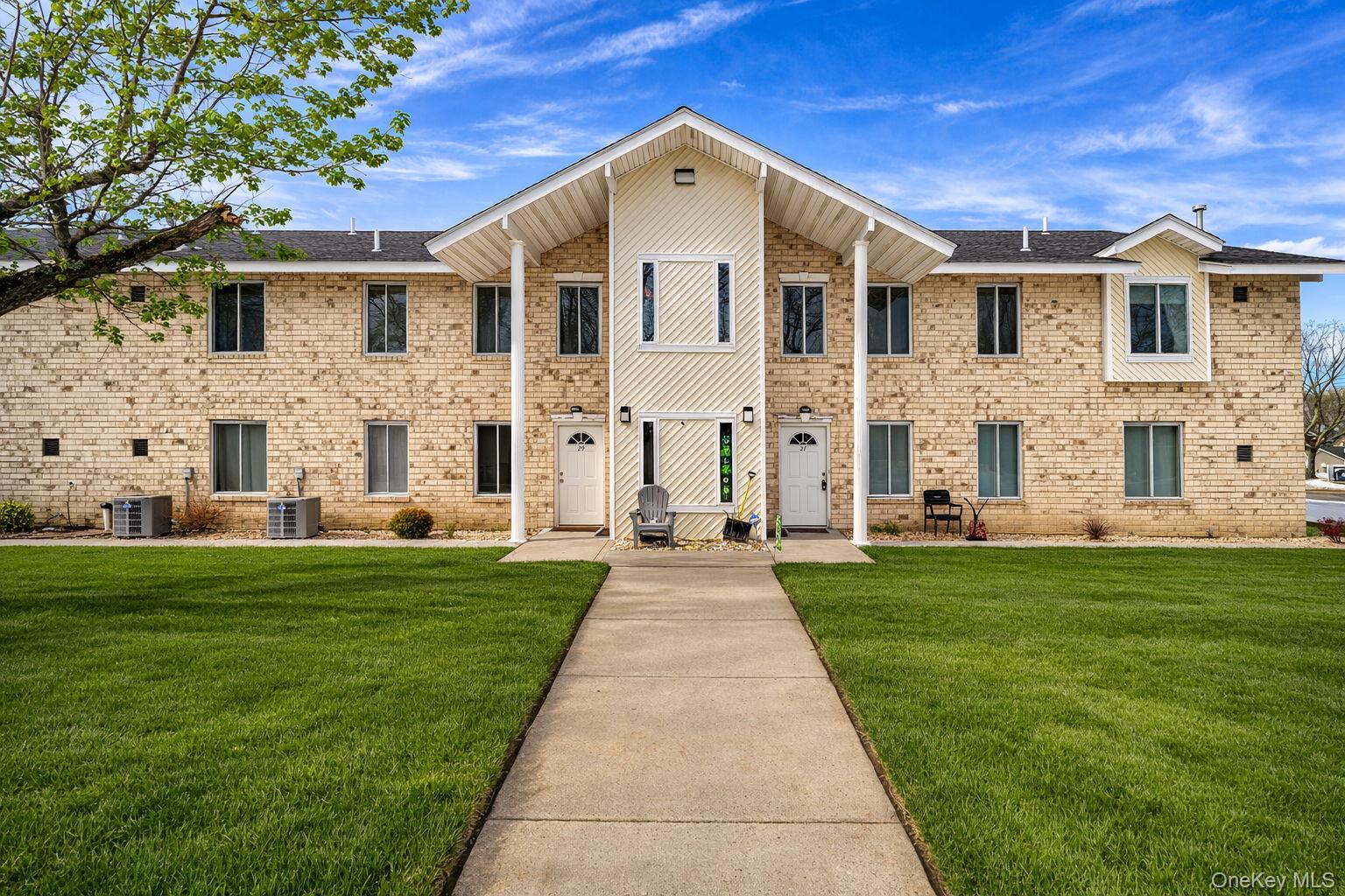 30 El Camino Ct Unit 30, Coram NY 11727