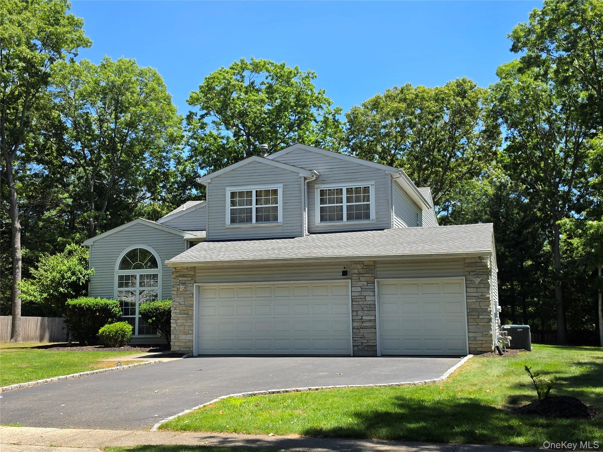 3 Arbor Field Way, Lake Grove NY 11755