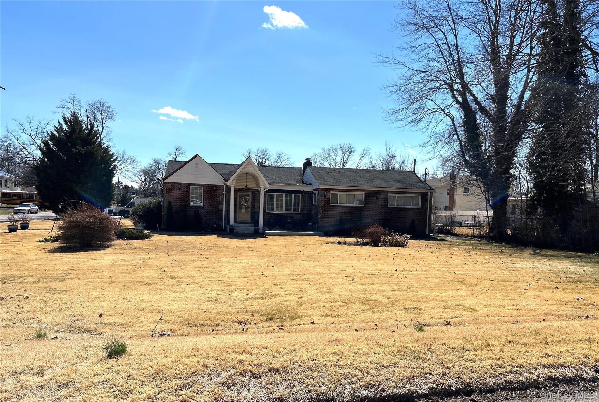 38 Hilltop Lane, Wheatley Heights NY 11798