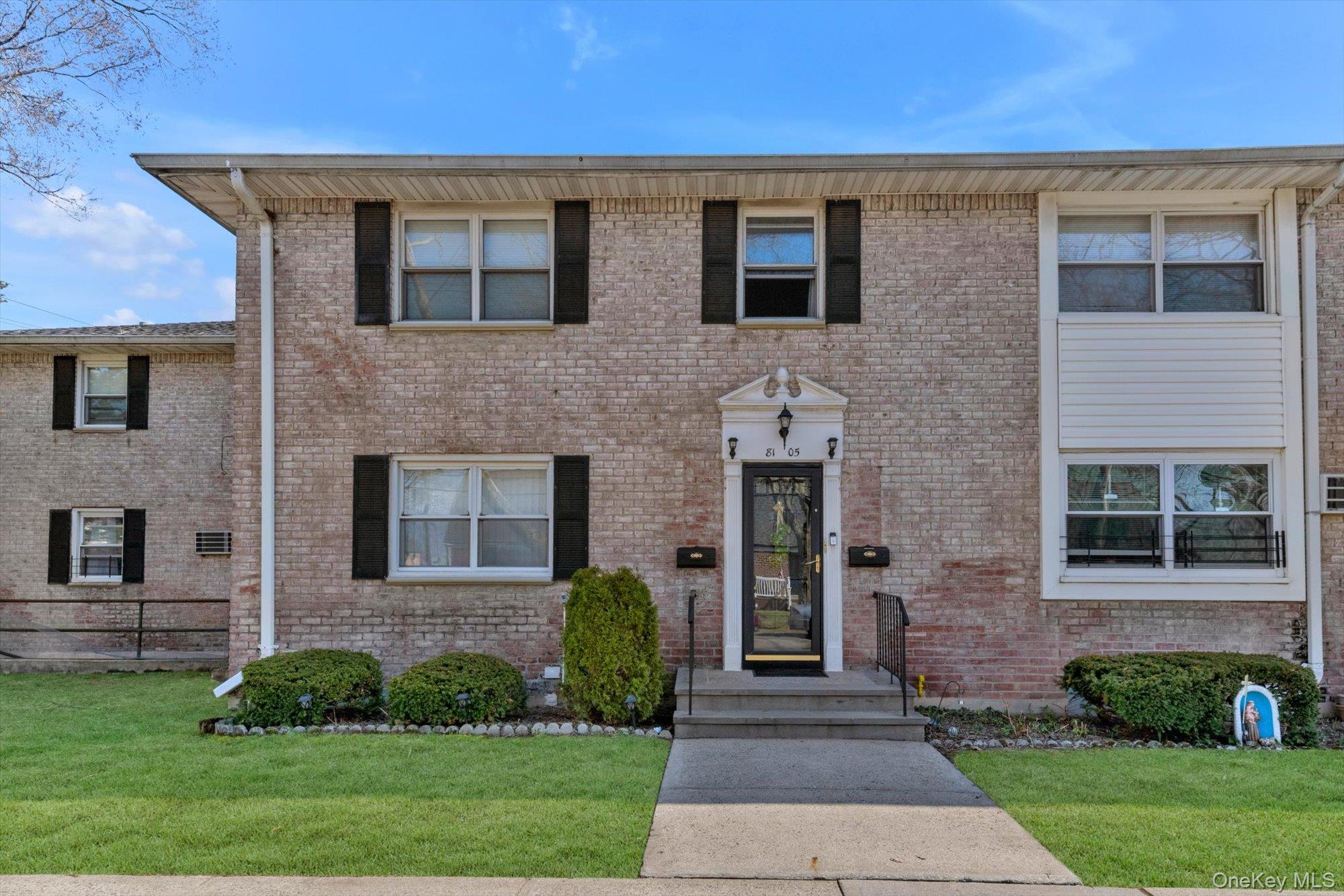 8105 268th Street Unit 228A, New Hyde Park NY 11040