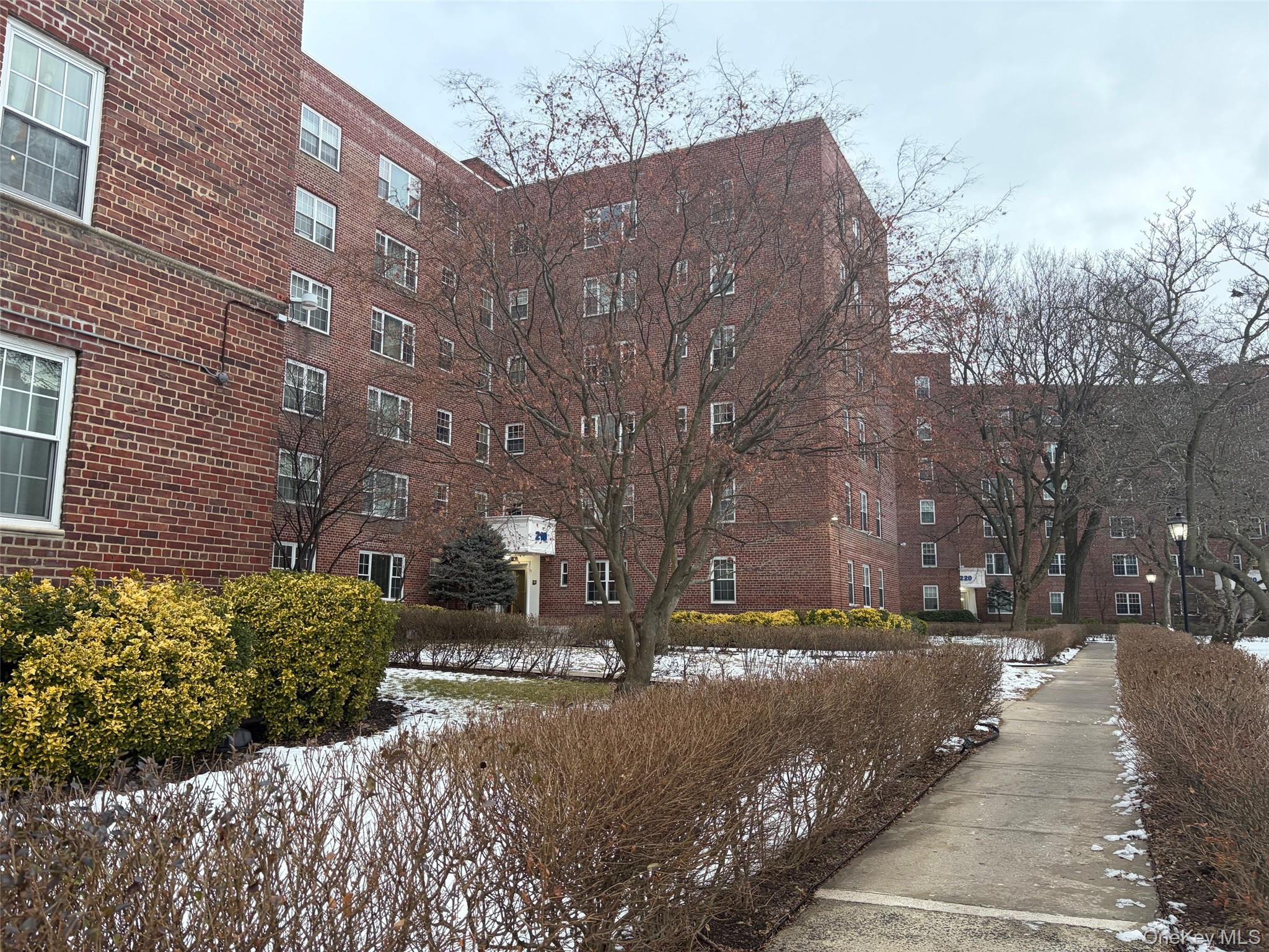 210 Pelham Road Unit 5L, New Rochelle NY 10805