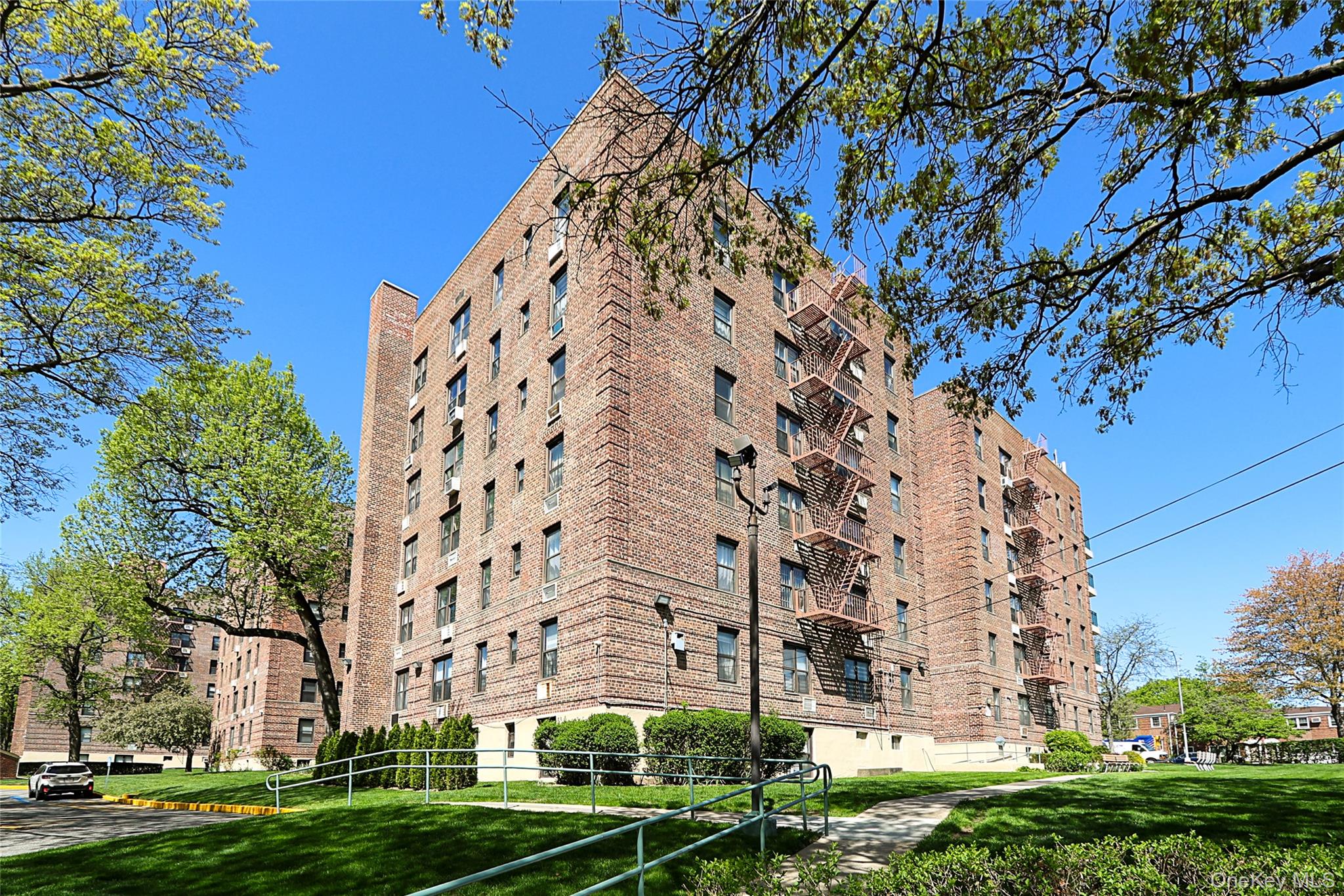 224-24 Union Turnpike Unit 4H, Oakland Gardens NY 11364