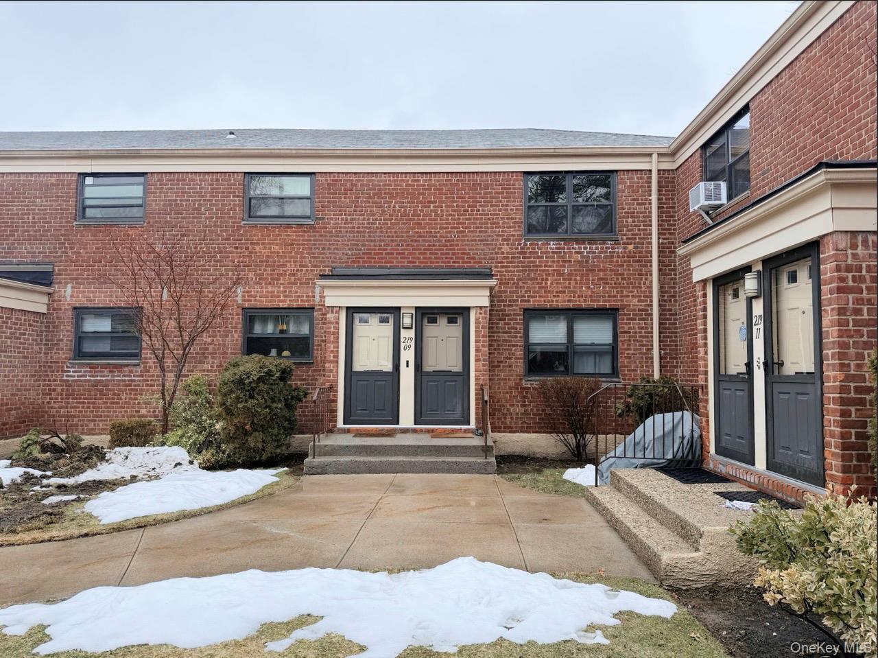 21909 74th Avenue Unit 446B2, Oakland Gardens NY 11364