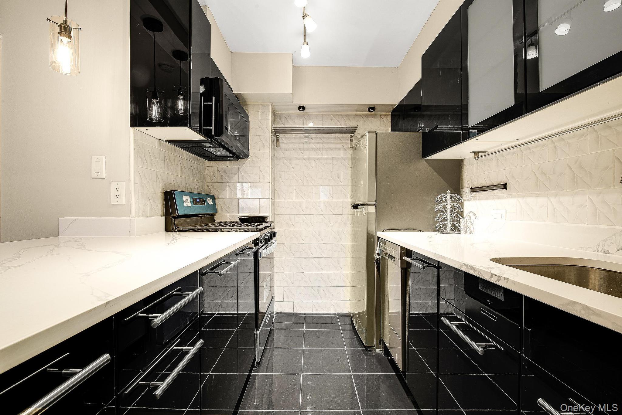 70-25 Yellowstone Boulevard Unit 14O, Forest Hills NY 11375