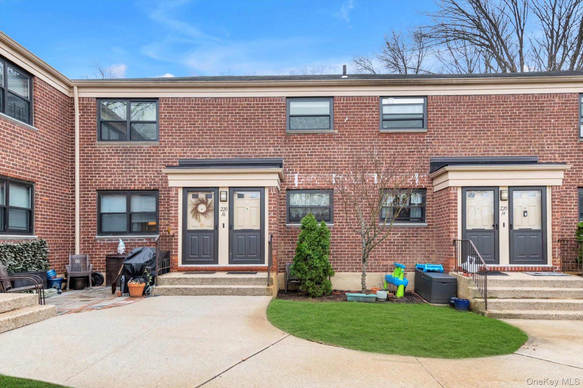 220-16 75th Avenue Unit 210A2, Oakland Gardens NY 11364
