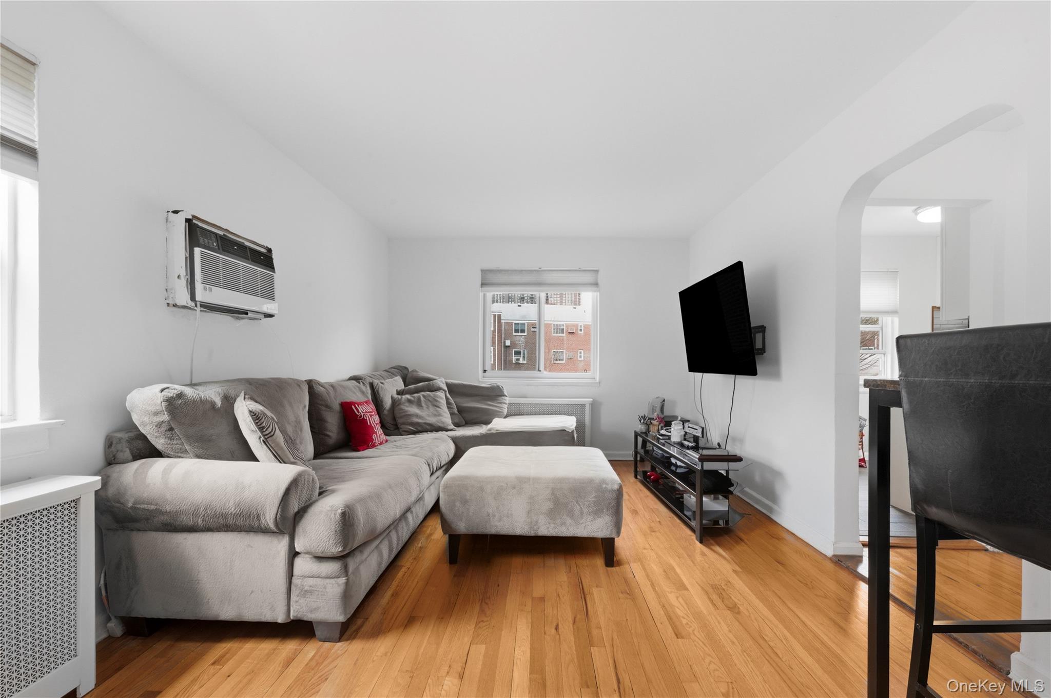 263-28 73rd Avenue Unit 1st Fl, Glen Oaks NY 11004