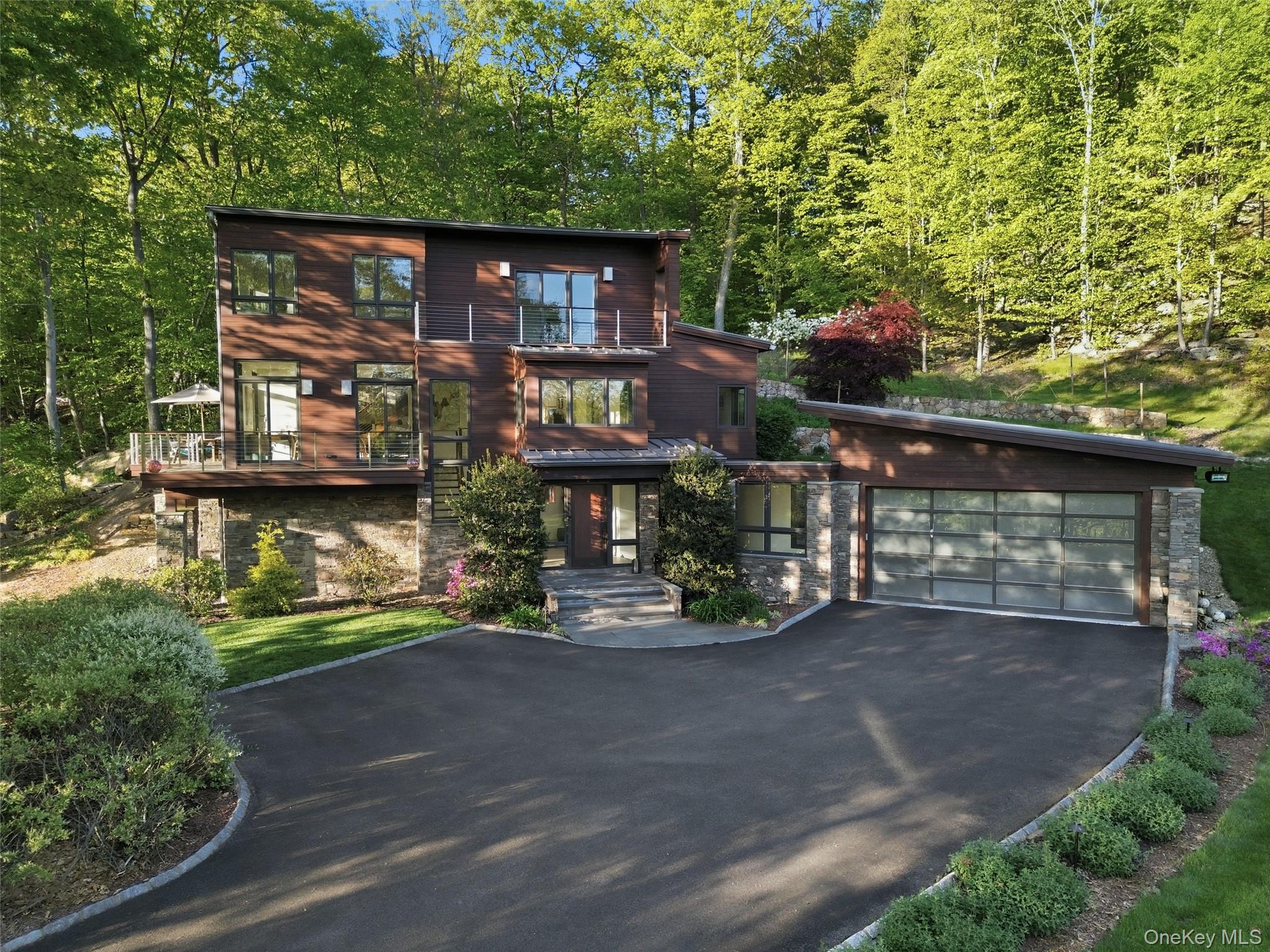 2 Lakeridge Drive, Armonk NY 10504